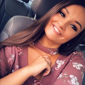 Meet your Posher, Danielle